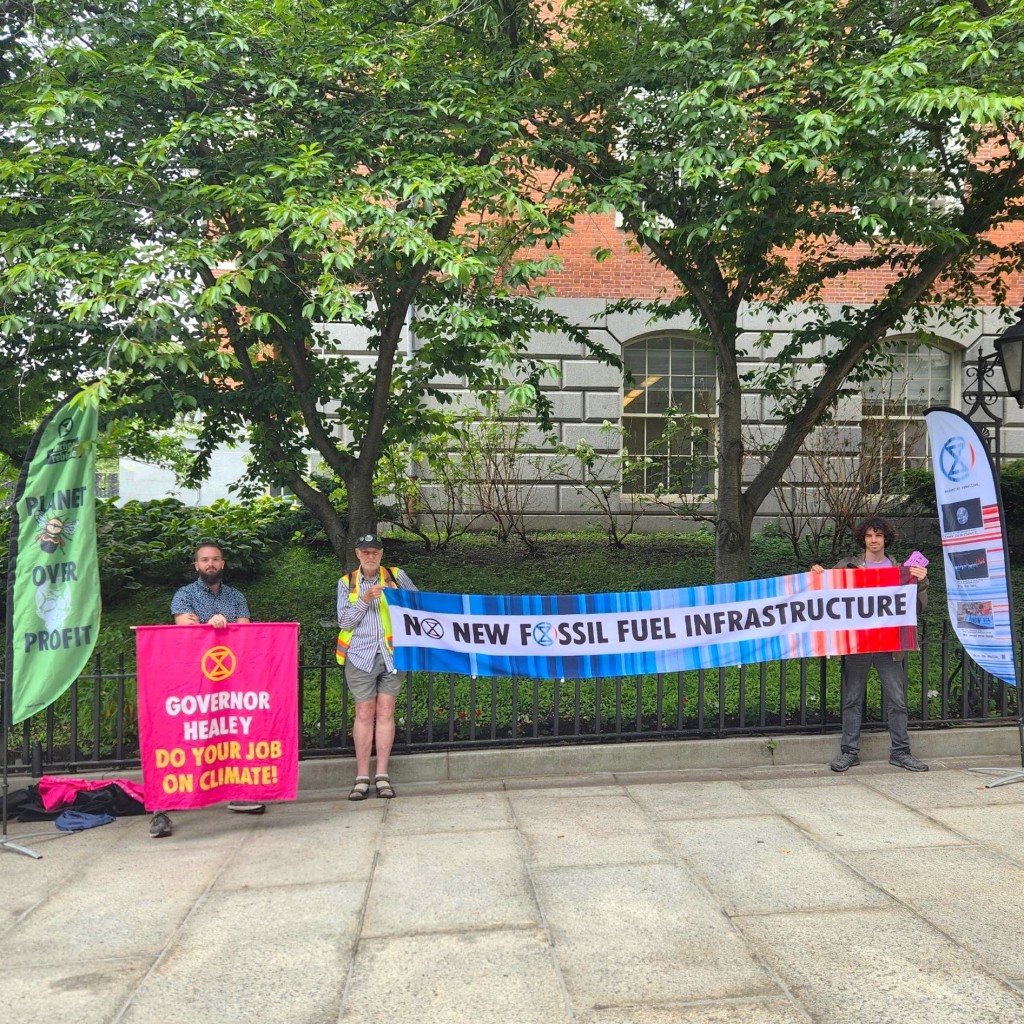 June 23rd: Exemplary solidarity from XR Boston, Mass 350, Our Revolution MA, and Mothers Out Front all taking shifts outside the State House today to demand NNFFI.